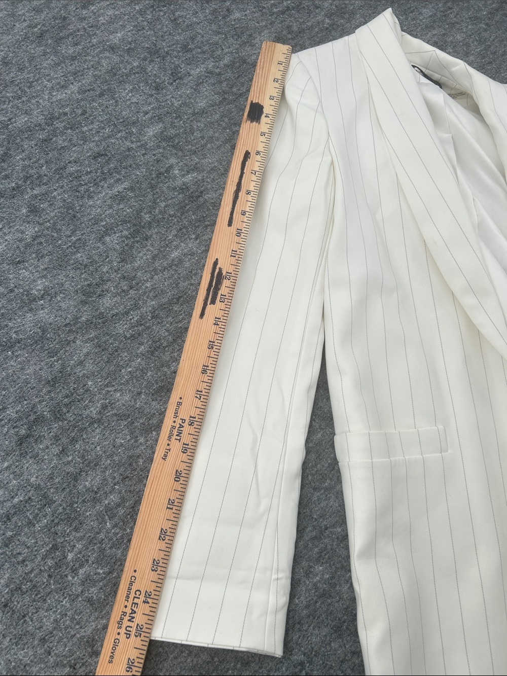 Alice & Olivia Kylie Shawl Collar Pinstripe Blazer XS White City Chic Work - Picture 13 of 14